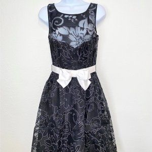 White House Black Market Women's Appliqued Mesh Sheer Party Dress Black Size 4